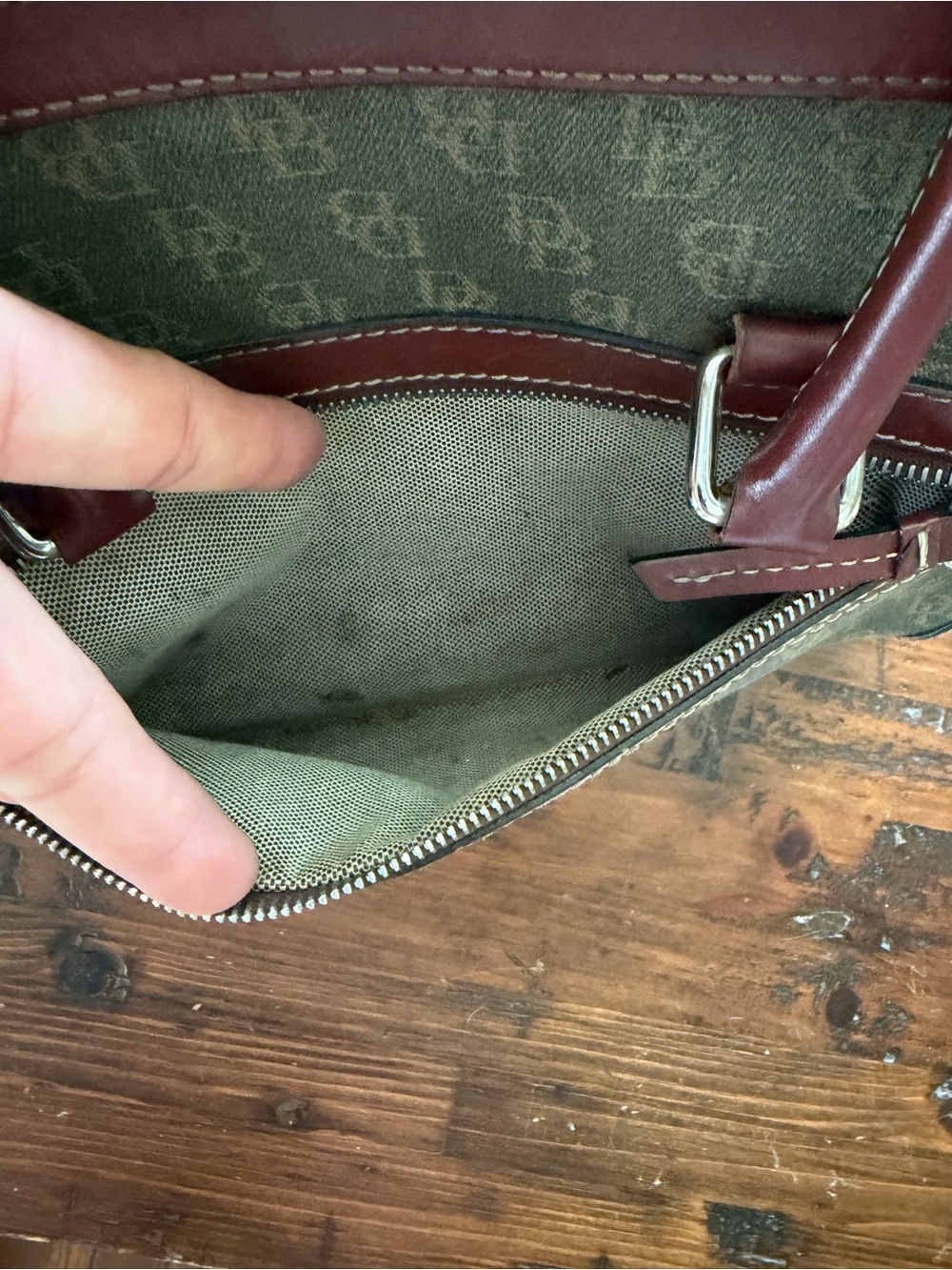 Vintage Dooney & Bourke hand bag, green DB logo pattern with brown leather - Picture 3 of 9